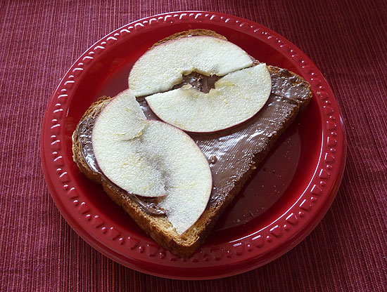 Toast with Nutella and apples