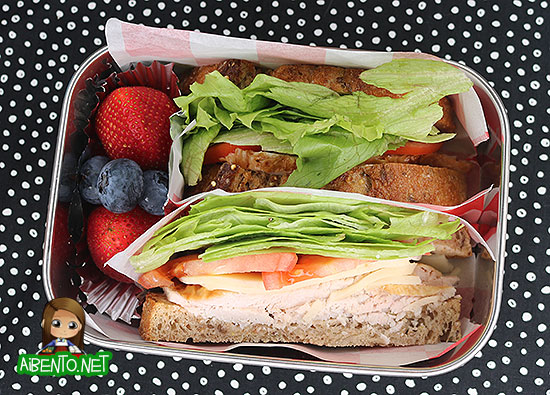 http://www.aibento.net/wp-content/uploads/2019/10/191029-Chicken-Sandwich-Bento.jpg